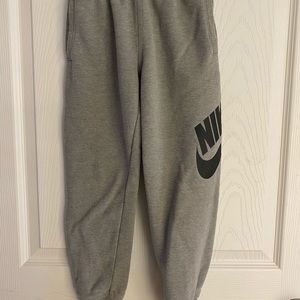 Boys size 7 Nike sweat pants